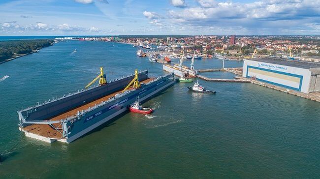 largest-floating-dock-for-servicing-Post-Panamax-Panamax-and-Aframax-vessels-was-delivered-to-Klaipeda